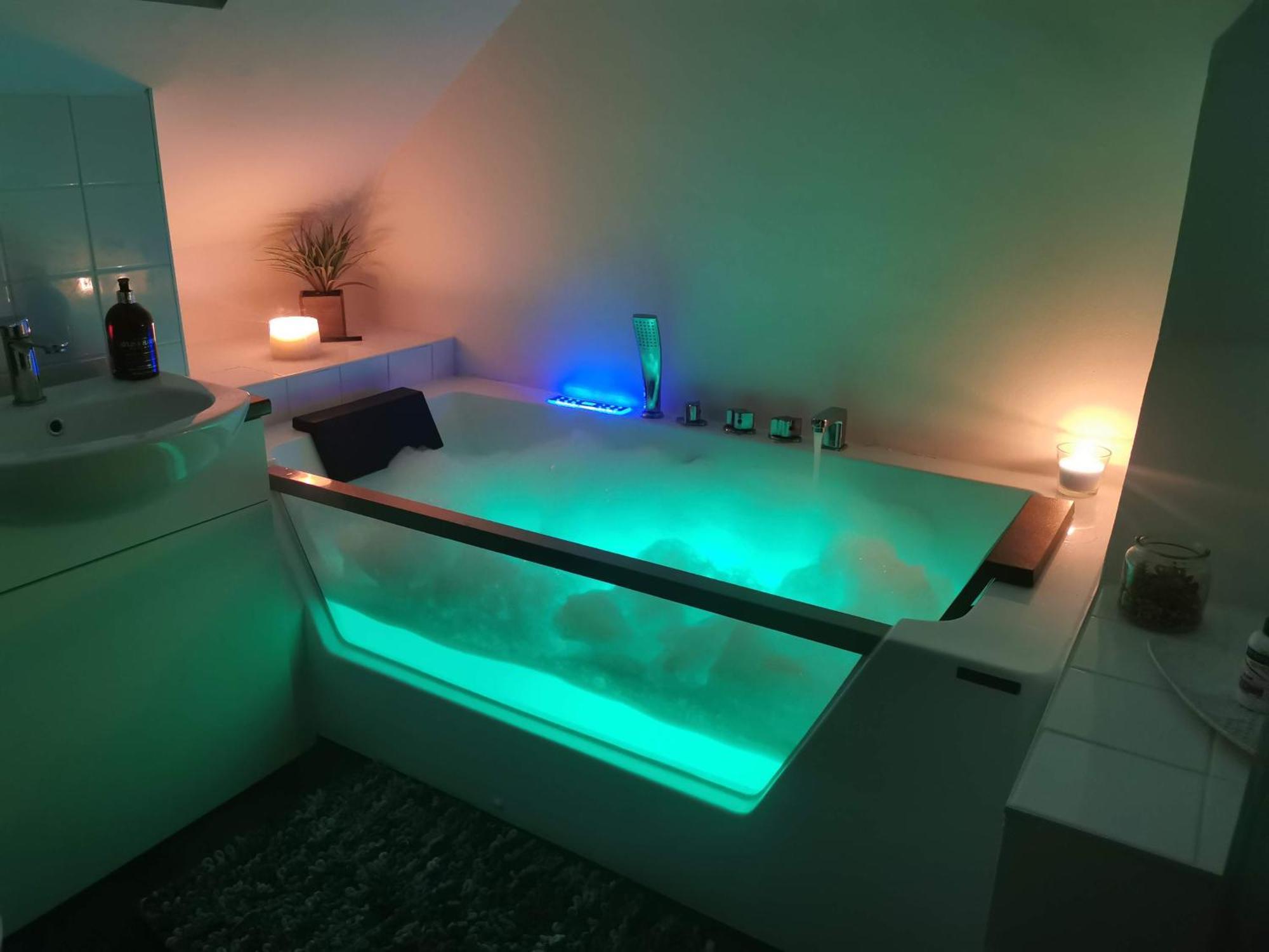 Relaxing Attic With En-suite Jacuzzi Bath Homestay Whitstable