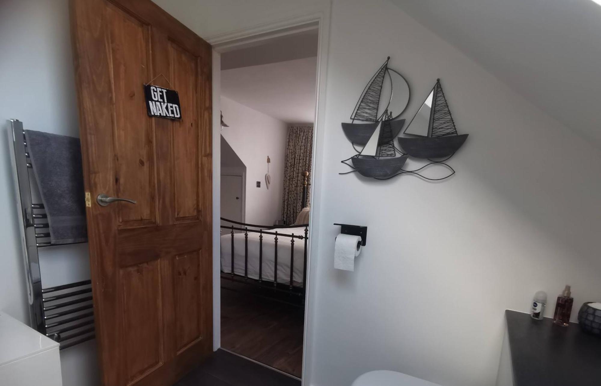 Homestay Relaxing Attic With En-suite Jacuzzi Bath